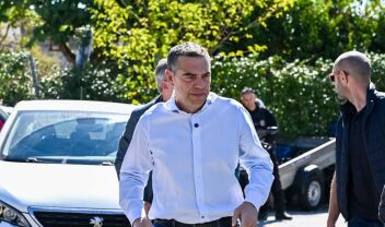 Τσίπρας: "Βλέπει" σχέδιο Μαξίμου να του χρεώσει τυχόν επεισόδια - Πώς περνά στην αντεπίθεση με αιχμή τα αδιέξοδα της νεολαίας