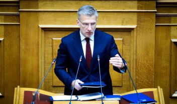 "Πυρά" Σκέρτσου στην αντιπολίτευση για τον "κόφτη" στα social media: "Εκτίθεστε στην κοινωνία" - "Αντιενωσιακή" η τροπολογία του ΠΑΣΟΚ