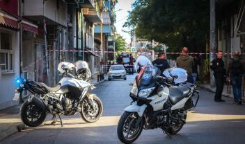 Κολωνός: Το "ελληνικό FBI" αναζητά ποιος άφησε τη σακούλα με τον εκρηκτικό μηχανισμό - Το σενάριο του στοχευμένου χτυπήματος  