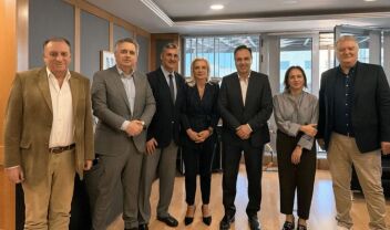 Δημήτρης Παπαστεργίου: Έμφαση στον ψηφιακό μετασχηματισμό των επτά Αποκεντρωμένων Διοικήσεων - Τι ειπώθηκε στη συνάντηση με τους εκπροσώπους τους (Εικόνα)