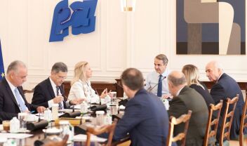 Ο Κυριάκος Μητσοτάκης με τους ευρωβουλευτές της Νέας Δημοκρατίας