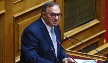 Ο Καλογερόπουλος που θα έπρεπε να πάει σπίτι του, η κυβέρνηση που δεν πρέπει να υποτιμά την αγανάκτηση