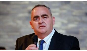 Φρέντης Μπελέρης: "Πιστεύω ότι η Αλβανία μπαίνει σε μια περίοδο αστάθειας - Η αλβανική αστυνομία χτυπά αλύπητα τον κόσμο"