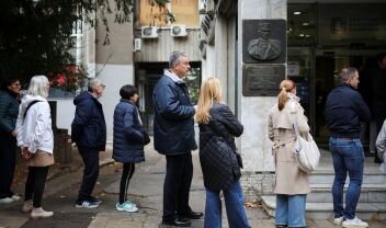 Σερβία: Άνοιξαν οι κάλπες για τις κρίσιμες βουλευτικές εκλογές
