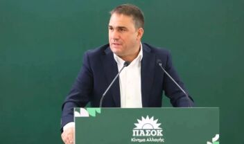 Ο εκπρόσωπος Τύπου του ΠΑΣΟΚ, Κώστας Τσουκαλάς