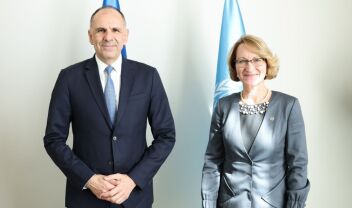 Γιώργος Γεραπετρίτης: Συνάντηση με τη γραμματέα του Κοινοβουλίου της Λετονίας - Τι είπε με την Ντάτσε Μελμπάρντε (Εικόνες)