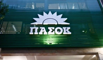 ΠΑΣΟΚ: "Αποχωρεί ο Μπεκίρης χωρίς να δώσει απαντήσεις" - Δήγμα για "εθελοντή διευθυντή του γραφείου του πρωθυπουργού" στην ανακοίνωση