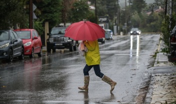 Καιρός: "Κόκκινος" συναγερμός από την ΕΜΥ για βροχές και καταιγίδες σε 4 περιοχές την 28η Οκτωβρίου 