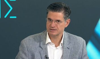ΣΥΡΙΖΑ κατά Καλαματιανού: ''Το βίντεο παραίτησης το είδαμε, την επιστολή γιατί δεν την είδαμε;''