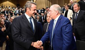 Ο Κυριάκος Μητσοτάκης με τον Κώστα Καραμανλή