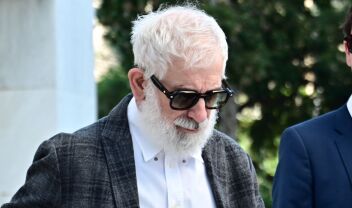 Πέτρος Φιλιππίδης: Φυλάκιση 12 μηνών με τριετή αναστολή στη γυναίκα που τον είχε καταγγείλει