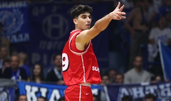 Νίκος Πλώτας: Το βάπτισμα του Πυρός στην Πόλη - Ποιος είναι ο γκαρντ του Ολυμπιακού που εντυπωσίασε κόντρα στη Μπεσίκτας (Βίντεο)
