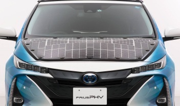 toyota-prius-phv-demo-car-with-solar-panels-