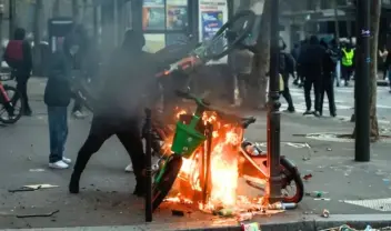 Ανάλυση: Γιατί "βράζει" η Ευρώπη - Τα αίτια των διαδηλώσεων, τα κινήματα και οι εκλογές που απειλούν να αλλάξουν τις ισορροπίες