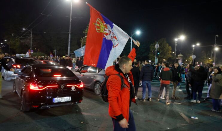 Ιστορική ανατροπή στη Σερβία: Ποια είναι η "Φοιτητική Λίστα" που νίκησε τον Βούτσιτς - Το πρόγραμμά της, ο ρόλος "κλειδί" του Μποντιρόγκα