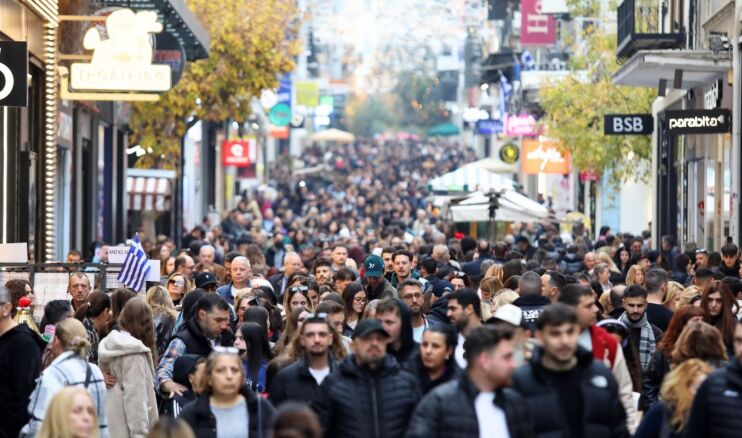 Κίνηση στην οδό Ερμού στο κέντρο της Αθήνας