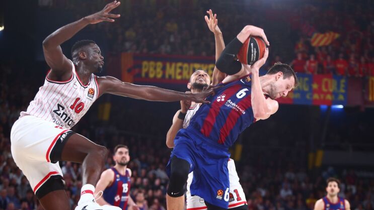 barcelona_olympiacos_euroleague_playoffs_game_2_vesely_goss_fall_rebound