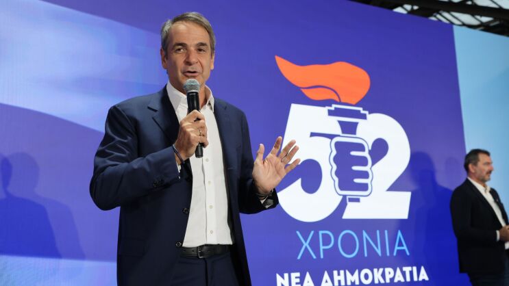 Μηνύματα σταθερότητας από τον Κυριάκο Μητσοτάκη: Τα "γαλάζια" τραπέζια και τα... προεκλογικά µαγειρέµατα, με στόχο την αυτοδυναμία