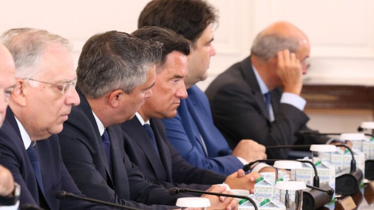 Εντολή από το Μαξίμου να σταματήσουν τα συντροφικά "μαχαιρώματα"