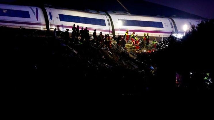 Σιδηροδρομική τραγωδία με τουλάχιστον 68 νεκρούς στην Ισπανία: Ήξερε το κέντρο ελέγχου και δεν ενημέρωσε το τρένο που κινούνταν; - Τα 17 λεπτά και οι τρεις προειδοποιήσεις (Εικόνες & Βίντεο)