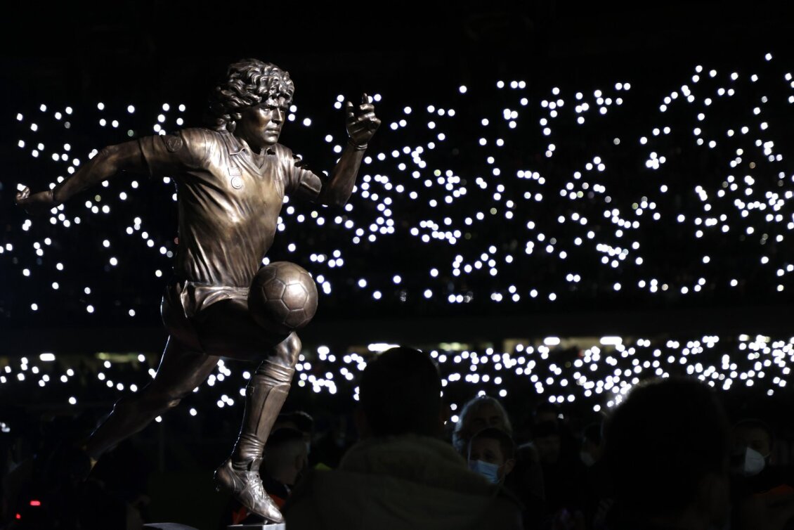 maradona-statue-lights