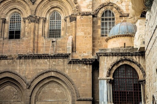 4-church-of-the-holy-sepulcre-immovable-ladder