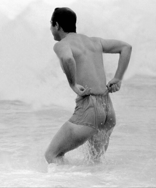 prince-charles-pulling-up-his-shorts-on-a-beach-in-australia-royal-B44W2H_M