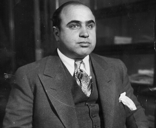 800px-Al_Capone_in_1930_-____________1_