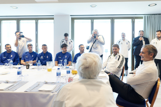 Κυριάκος Μητσοτάκης: Συναντήθηκε με την Εθνική Ομάδα Ποδοσφαίρου