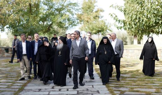 o-kuriakos-mitsotakis-stin-iera-moni-euaggelismou-tis-theotokou-stin-ormulia-stigmes-perisullogis-kai-dunamis-eikones-video__14__2